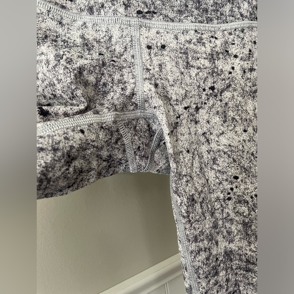 Marble print Lululemon Leggings - Picture 4 of 6